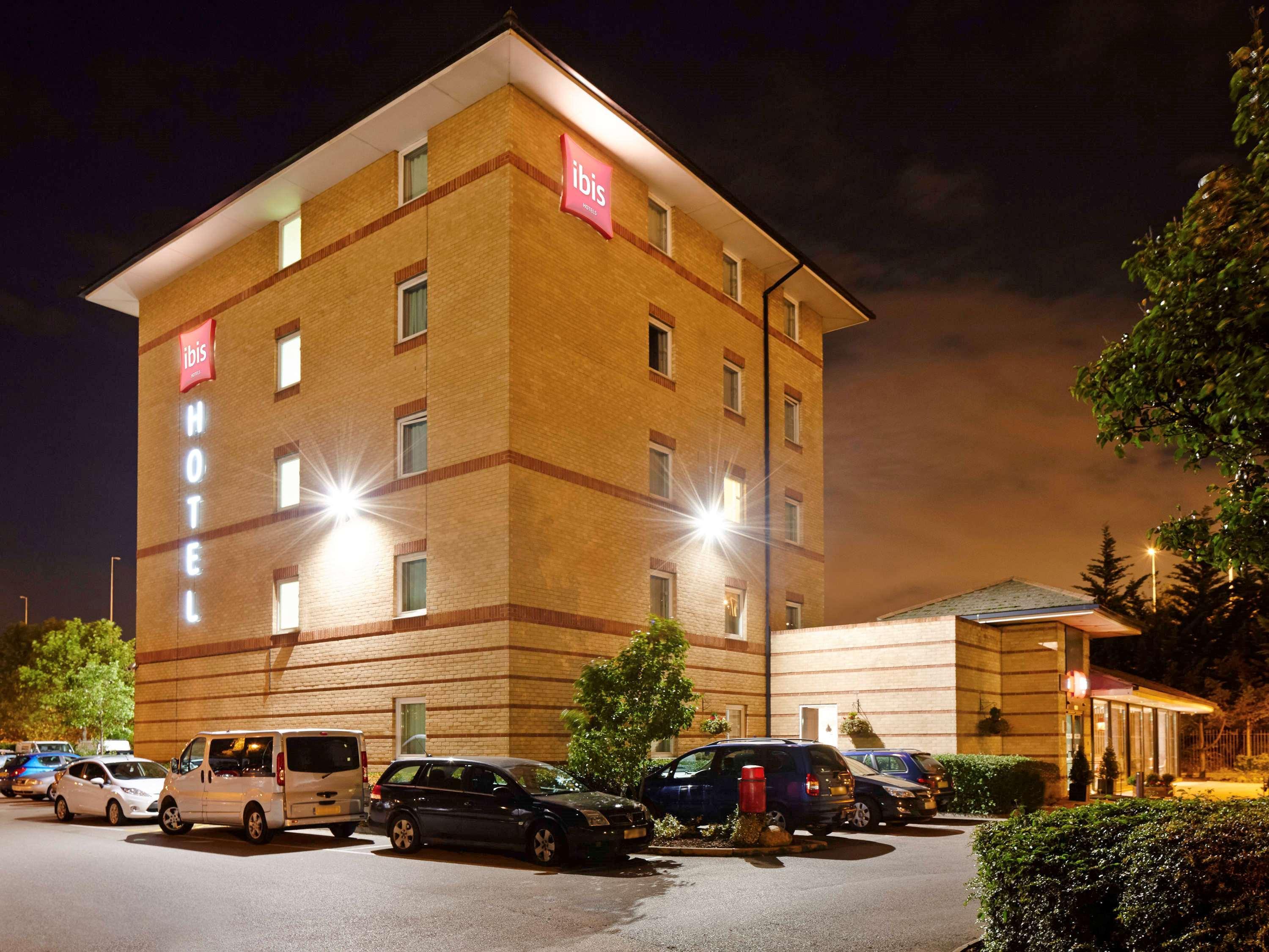 Ibis London Thurrock M25 Grays Екстериор снимка