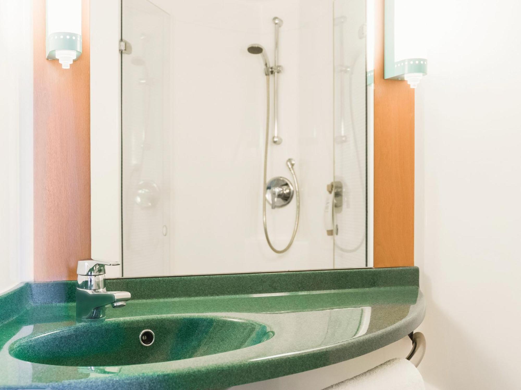 Ibis London Thurrock M25 Grays Екстериор снимка