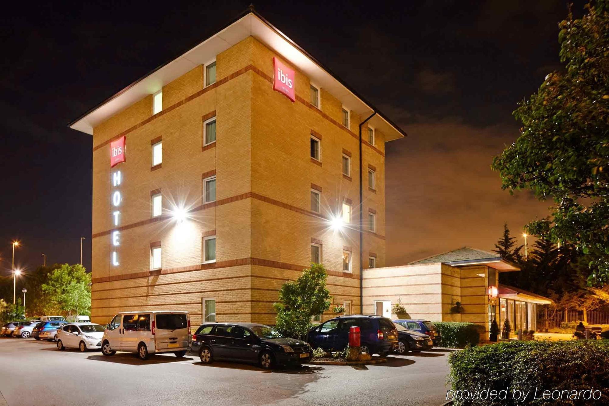 Ibis London Thurrock M25 Grays Екстериор снимка